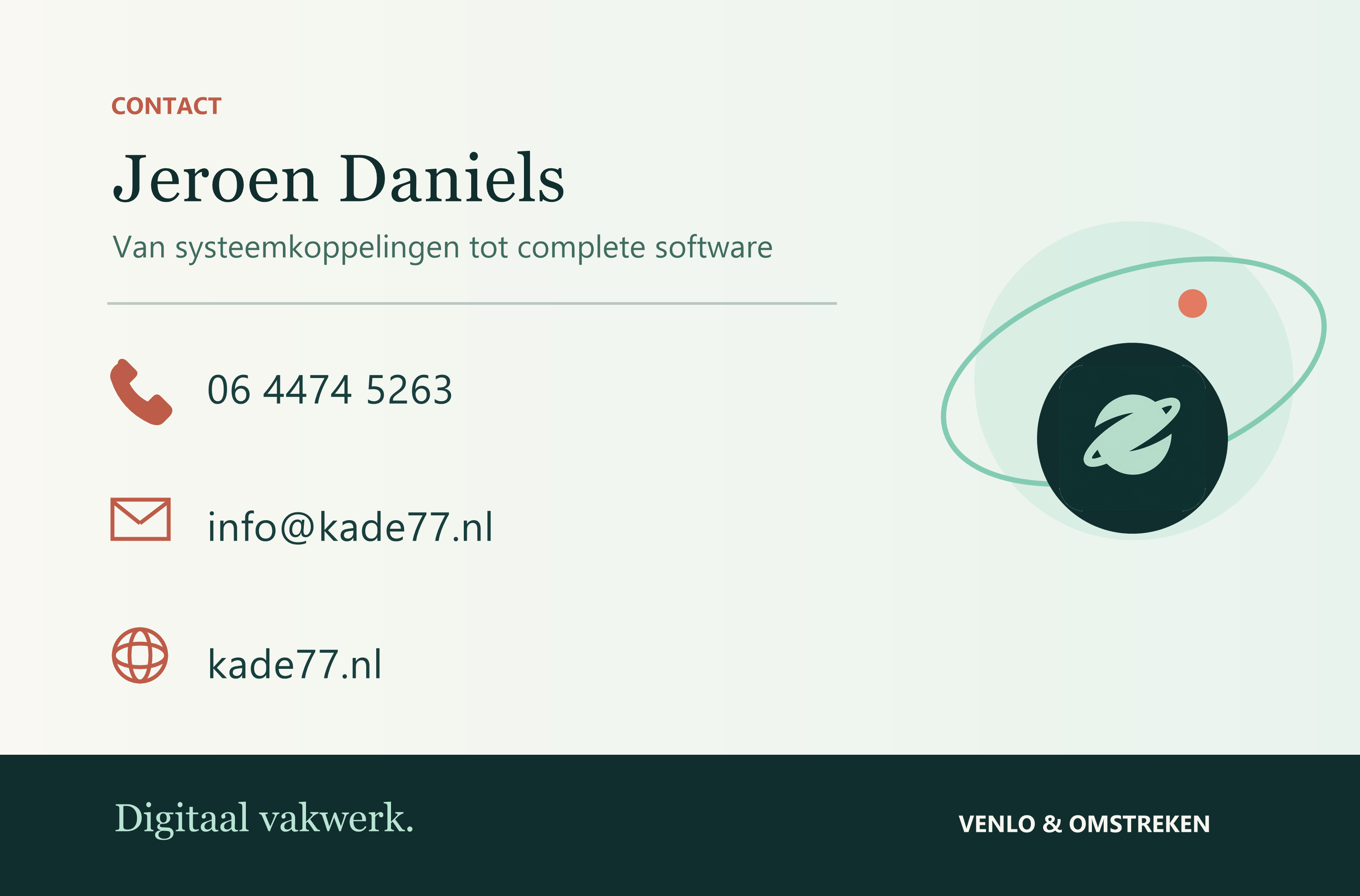 Achterkant van het Kade77-visitekaartje met contactgegevens en de tekst: van systeemkoppelingen tot complete software.